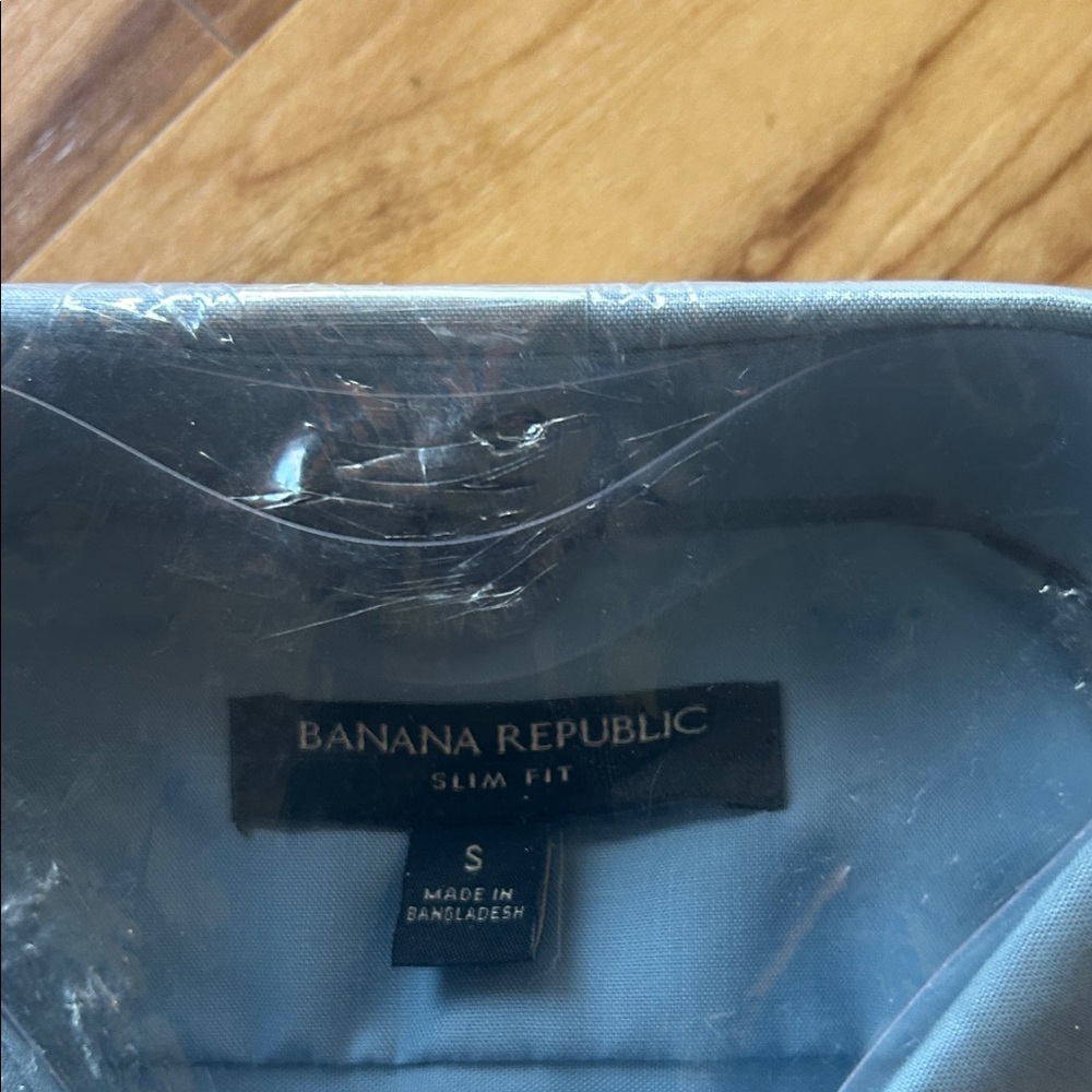 Banana Republic Men's Light Blue Dress Shirt - Picture 2 of 3